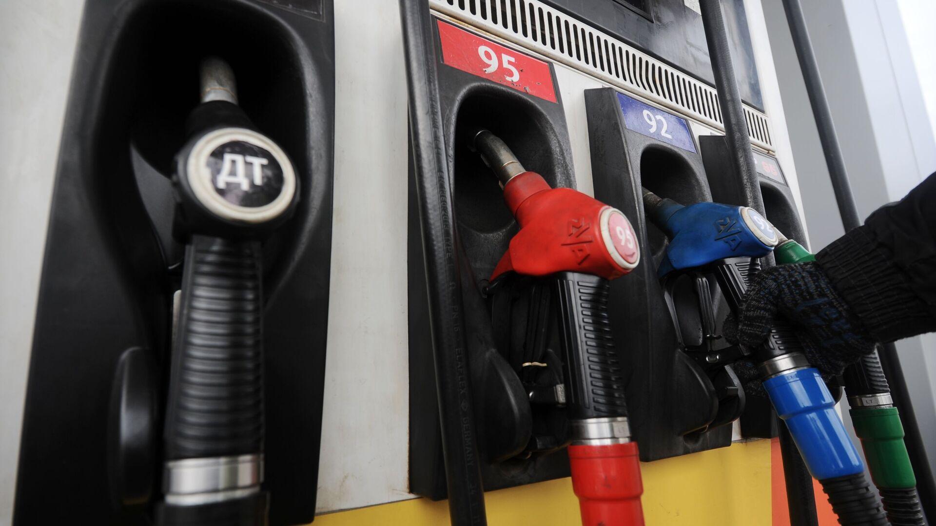 Күйүүчү май бир айдын ичинде орточо 5-6 сомго арзандады