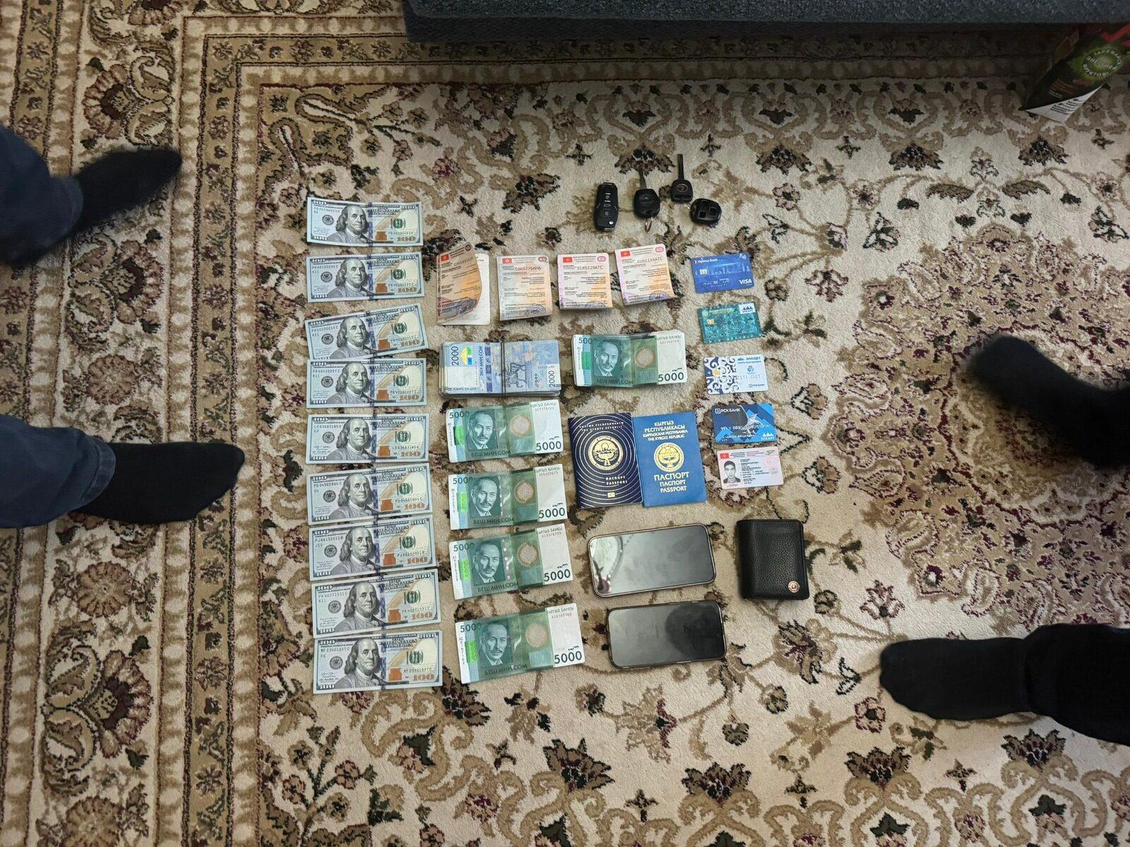 Жасалма чет элдик акча таратууга шектелип эки жаран кармалды