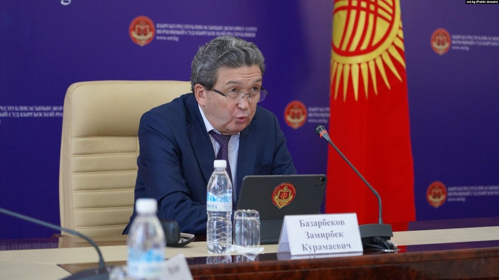 Жогорку соттун төрагасы судьялардын кармалышынан улам сотторго эскертүү берди