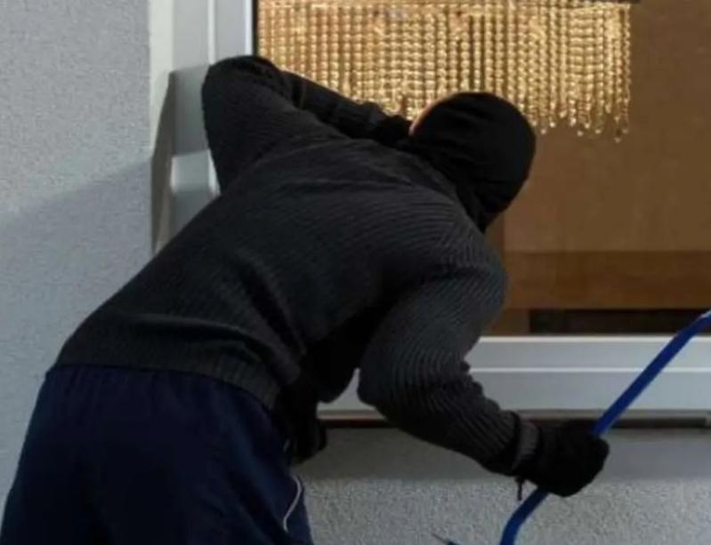 Бишкекте үйдөн 34 миллион сом уурдаган шектүү кармалды