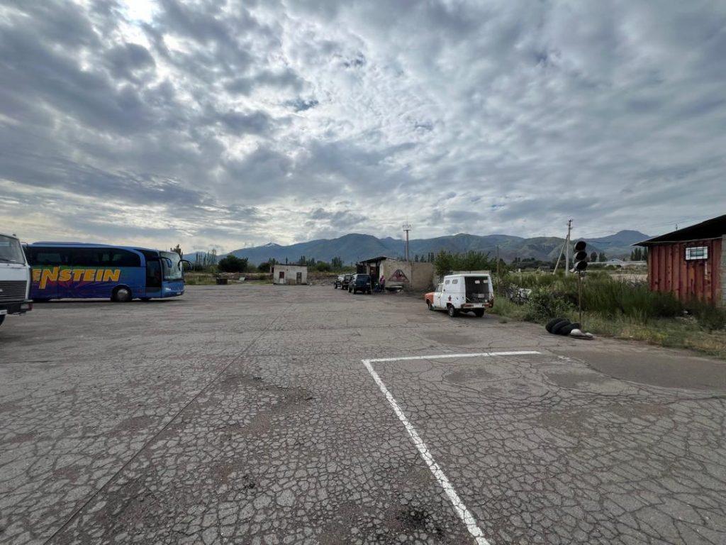 Чолпон-Атада Көлбаевдин жакын тууганына катталган 1 га жер мамлекетке алынды
&nbsp;