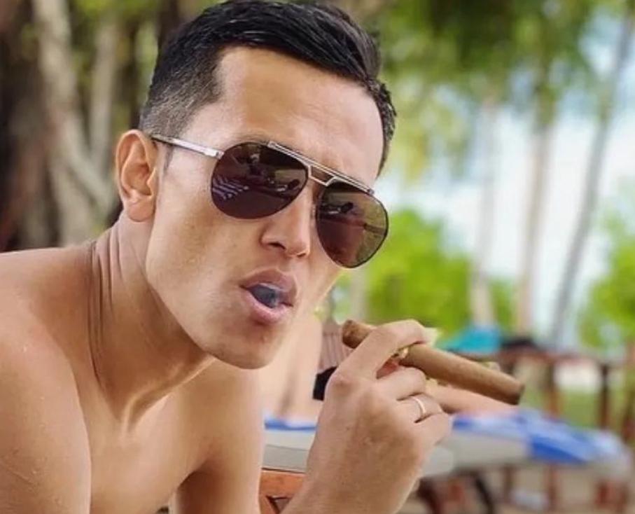 Даниел Ажиев вебкам бизнесин токтотконун жарыялады