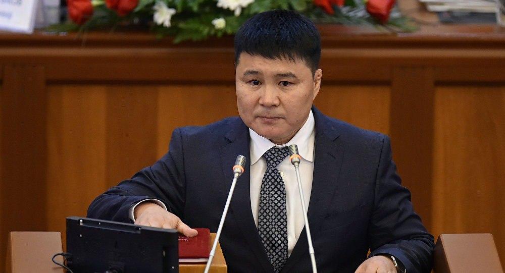 Депутат Тазабек Икрамов мандатын тапшырды