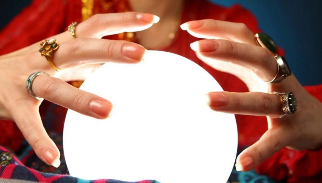 Кыргызстанда көзү ачыктардын, сыйкырчылардын &nbsp;кызматын жармалоого тыюу салынды