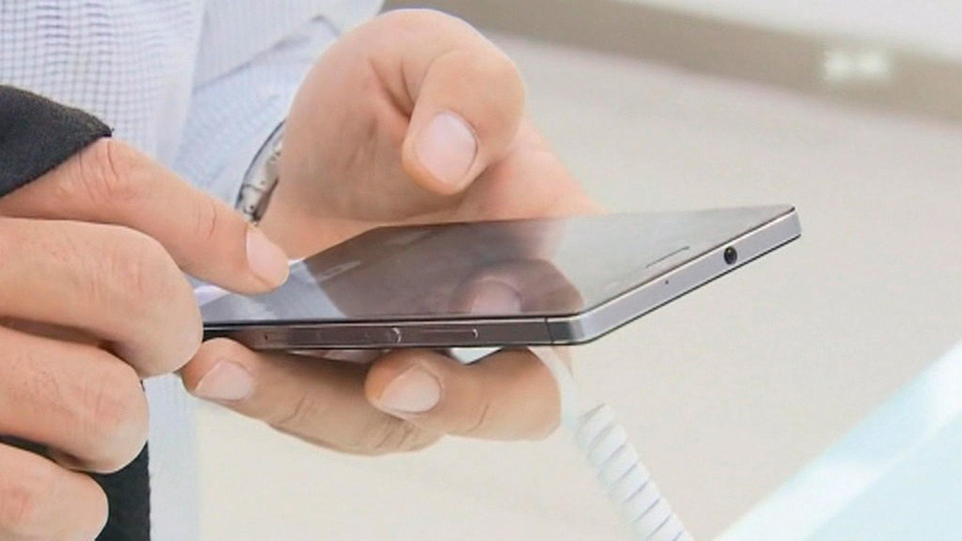 УКМК уюлдук телефондорду милдеттүү каттоонун мөөнөтү узарганын билдирди