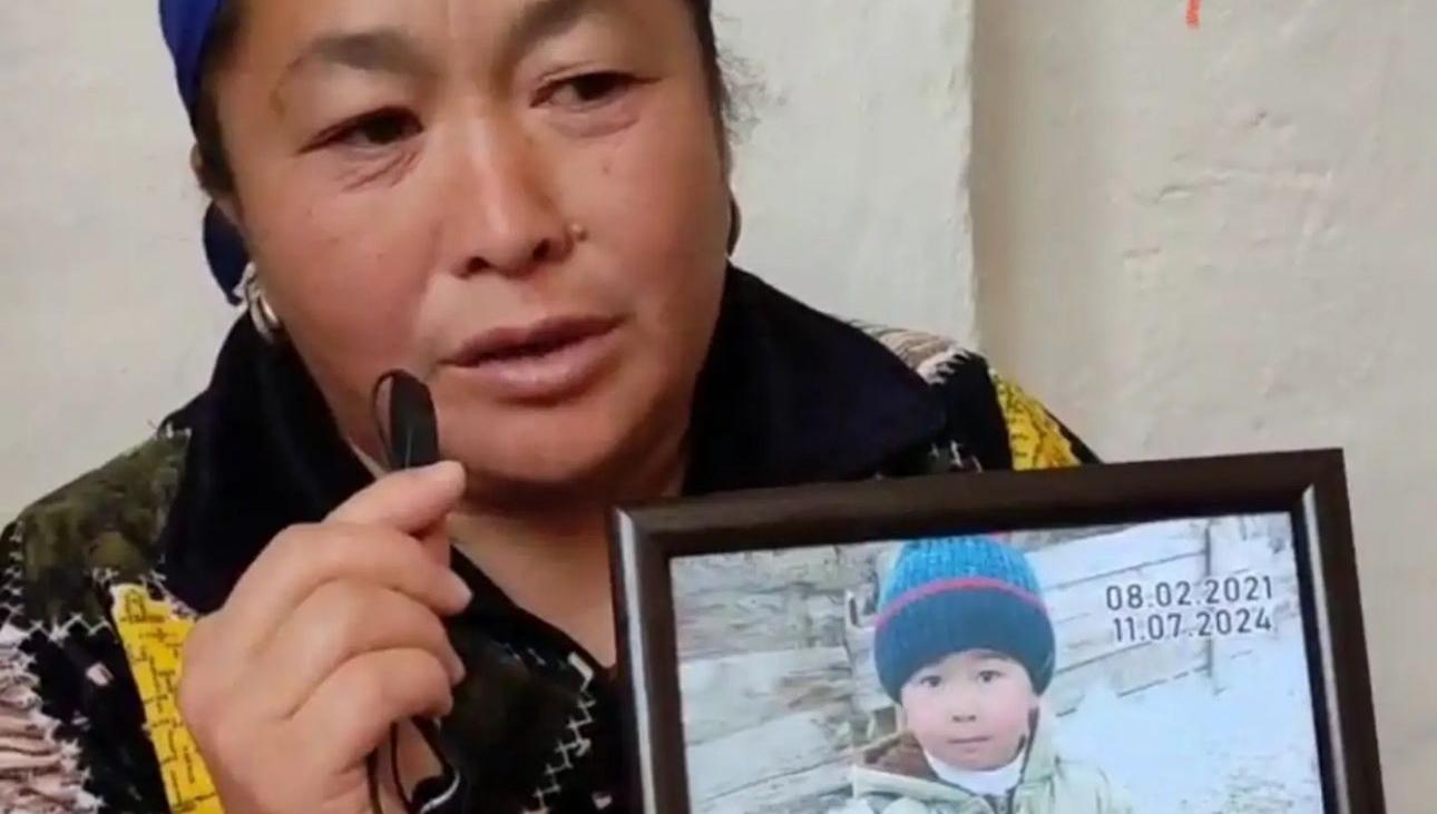 Нарында үч жарым жашар бала эмдөөдөн кийин чарчап калган