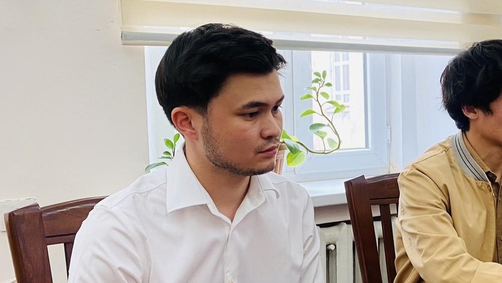 Мейманканадагы кыздар сабалган окуяга шек саналып бийчи Жан Воинов кармалды