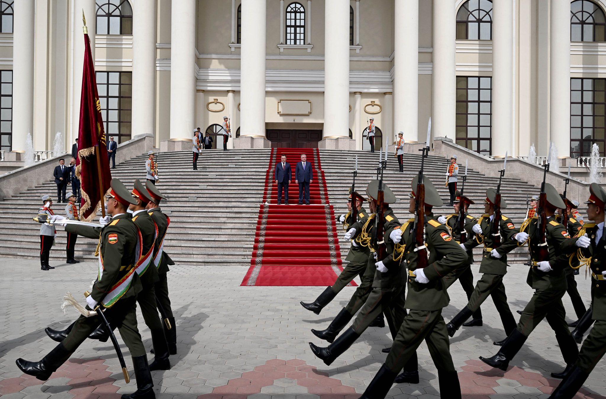 Президент Жапаровдун Тажикстандагы сапары башталды