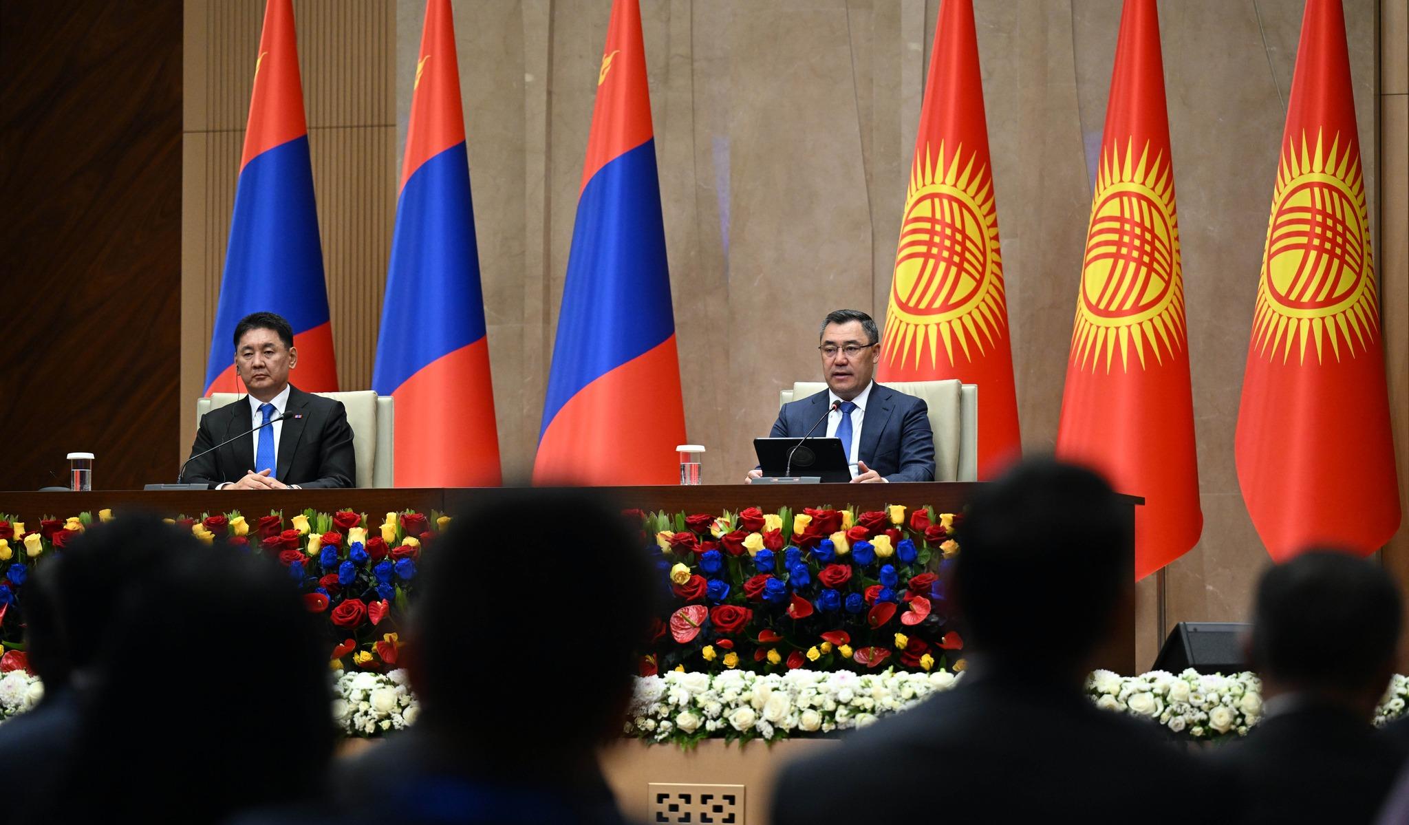 Монгол президентинин Бишкек сапары: 13 документке кол коюлду