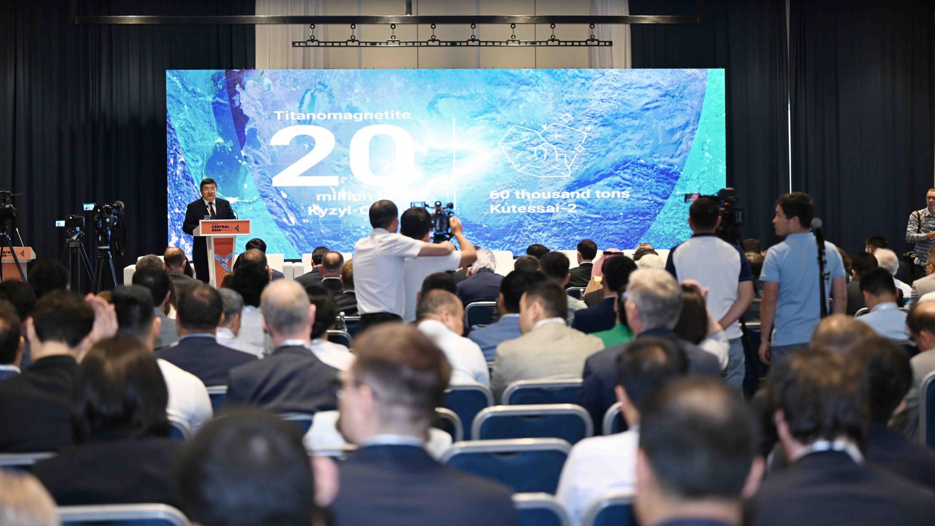 Акылбек Жапаров: Кызыл-Омпол кенинде титаномагнетиттин болжолдуу запасы 20 миллион тонна