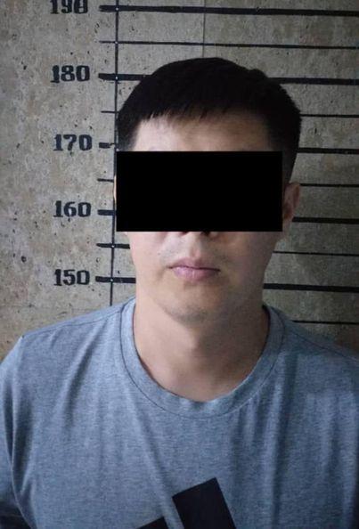 Банктан 8 миллион сомду чыгарып кетүүгө шектүүлөр кармалды