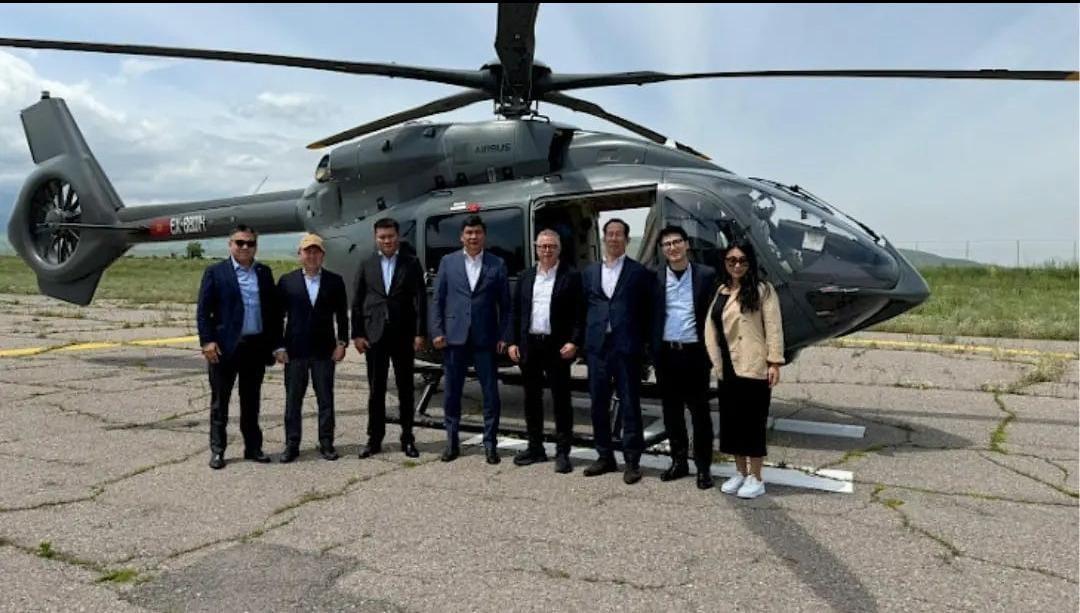 Мэр Айбек Жунушалиев шаарды тик учак менен кыдырды