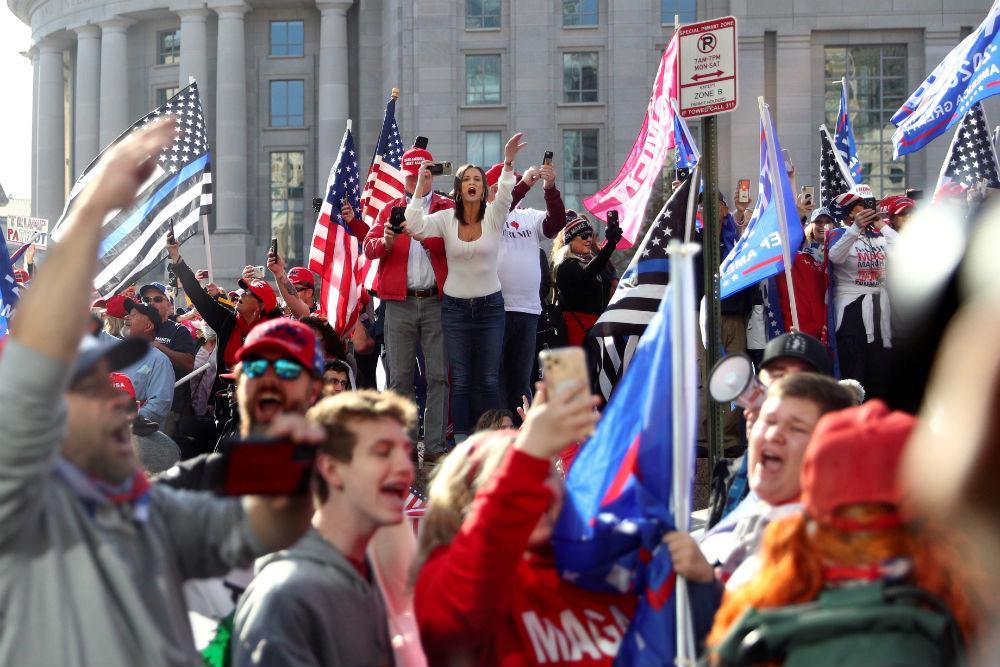 ТИМ: Кыргыз жарандарын АКШдагы митингтерден алыс болууга чакырды