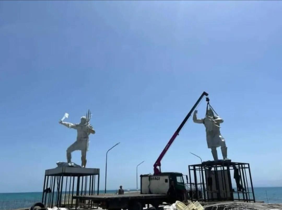 Балыкчыдагы пляжга Зевс менен Нептун конду