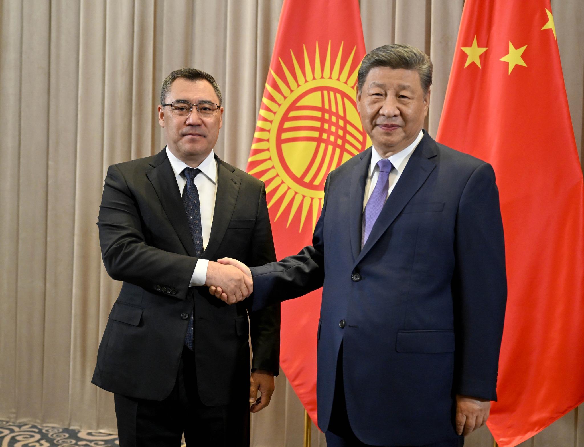 Жапаров менен Цзинпиндин жолугушуусунда бир катар документтерге кол коюлду