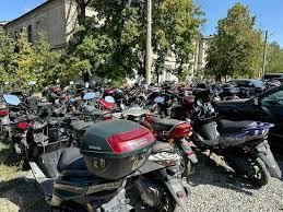 Шаардыктардын тынчын алууда. ЖК спикери жолдогу мопеддерди жөнгө салууну тапшырды