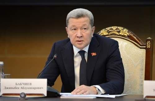 Экс-депутат эч жакка чыкпоо тил каты менен бошотулду