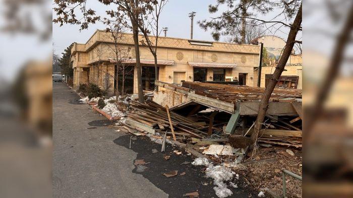 Бишкектин Тоголок Молдо көчөсүндөгү Arzu жана&nbsp; Time Out кафелери бузулду