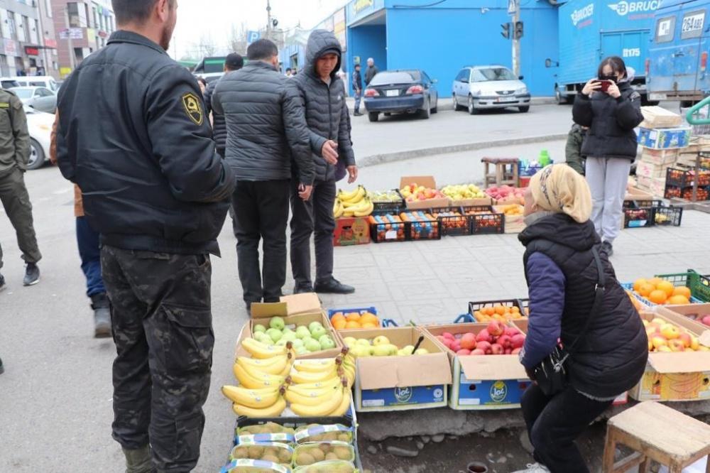 Ош базар: Башаламан соода кылгандарга 1 жума мөөнөт берилди