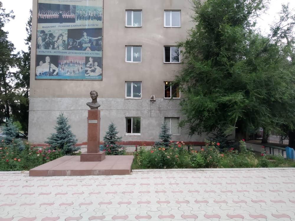 Бүбүсара Бейшеналиева атындагы университетке &ldquo;улуттук&rdquo; статусу берилди