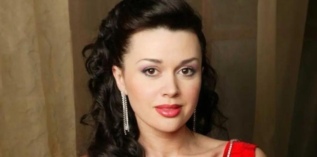 Белгилүү актриса жана алып баруучу Анастасия Заворотнюк каза болду.&nbsp;