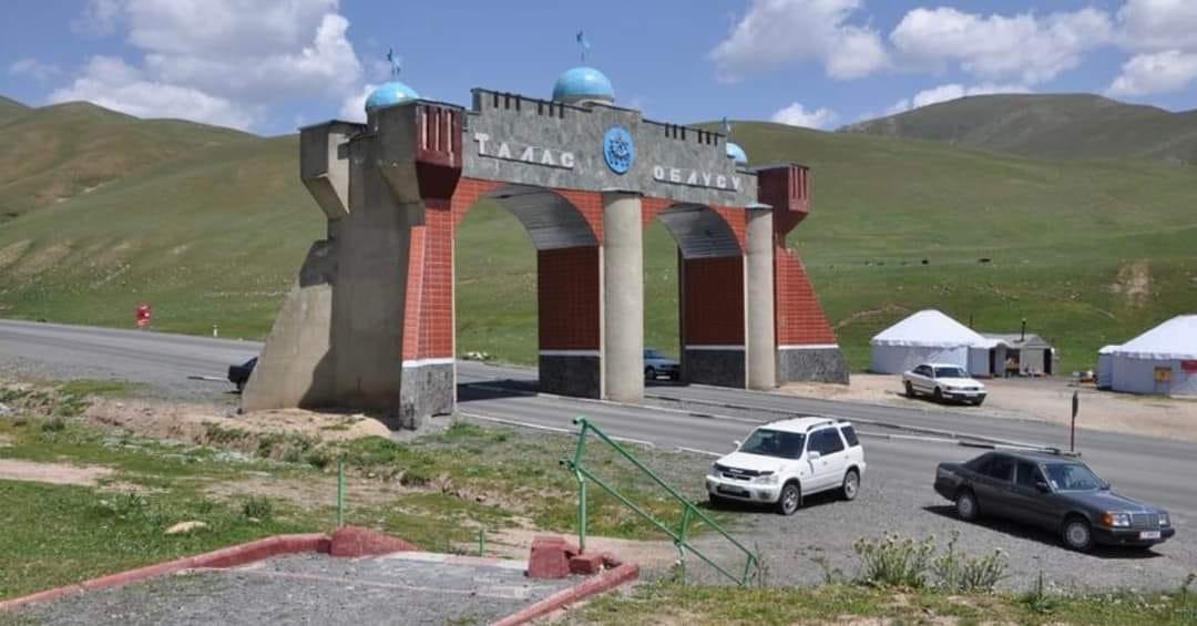 Таласта 27 жаштагы келин 4 жаштагы кызы, 2 жаштагы уулу менен киши колдуу болуп каза болушкан.&nbsp;
&nbsp;