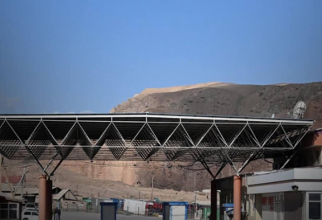 Пункты пропуска на границе с Китаем временно закрывают