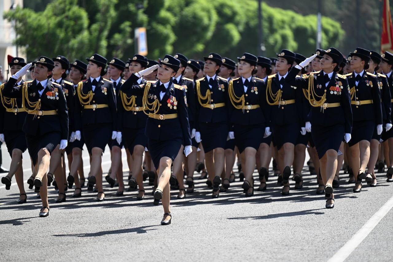 Бишкектеги " Ала - Тоо" аянтында Жеңиштин 80 жылдыгына арналган парад өттү