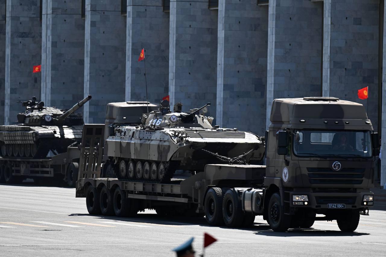 Бишкектеги " Ала - Тоо" аянтында Жеңиштин 80 жылдыгына арналган парад өттү