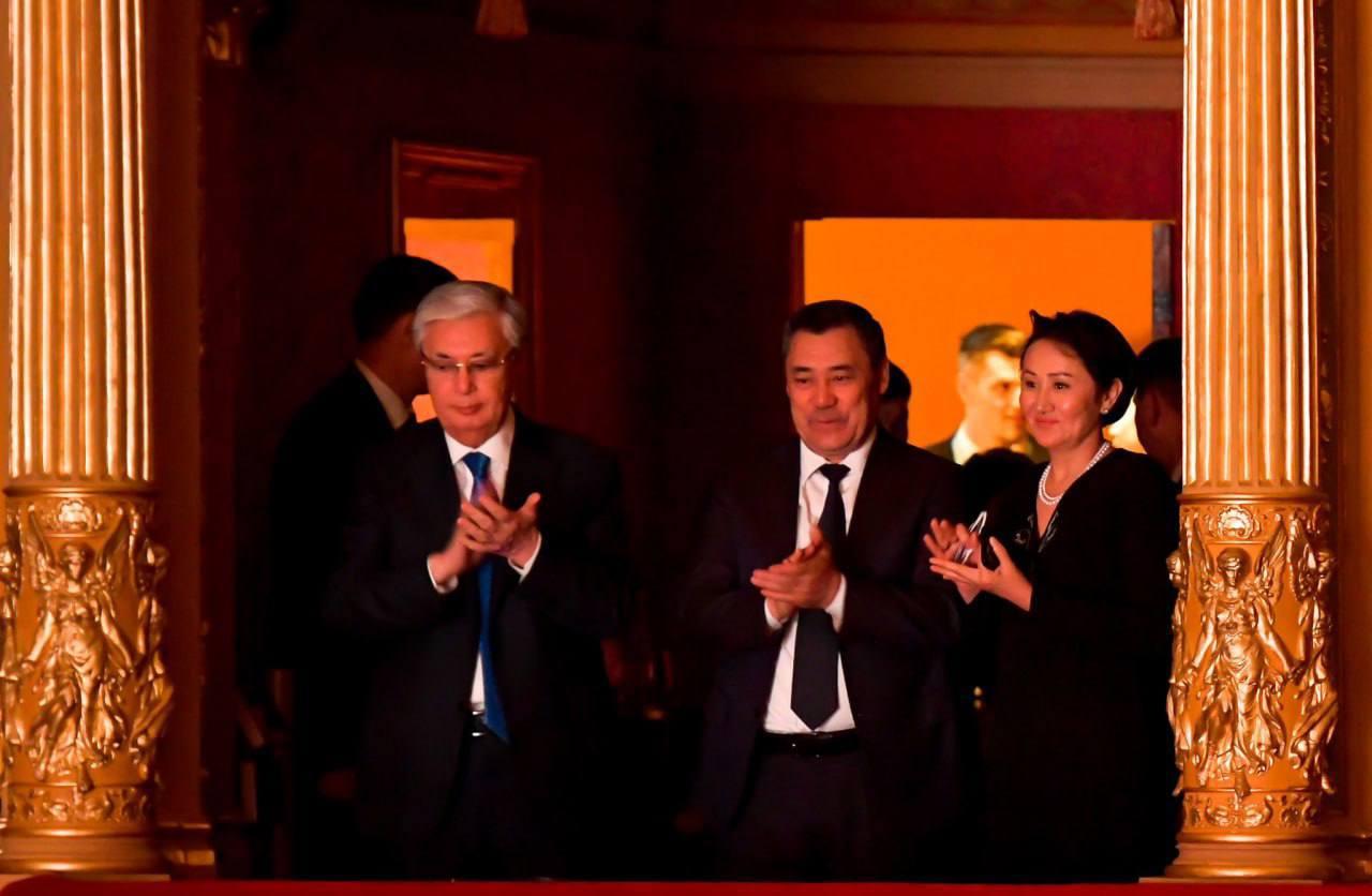 Садыр Жапаров жубайы менен Венгриянын мамлекеттик операсында