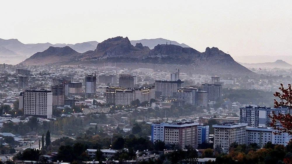 Ош: Бильярд клубдун жер төлөсүнөн 19 жашар кыз асынган абалда табылды