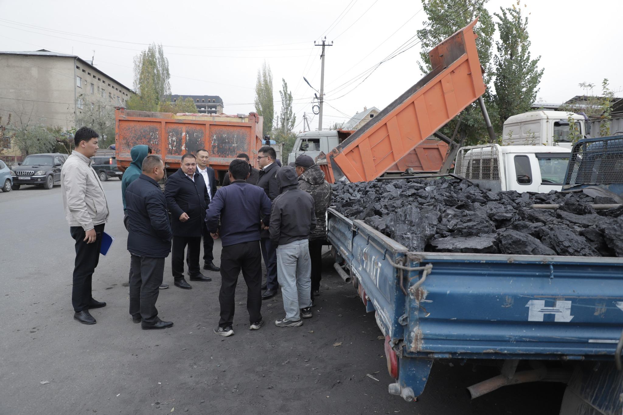 Ошто 1 килограмм көмүрдүн баасы 7 сомдон сатылууда