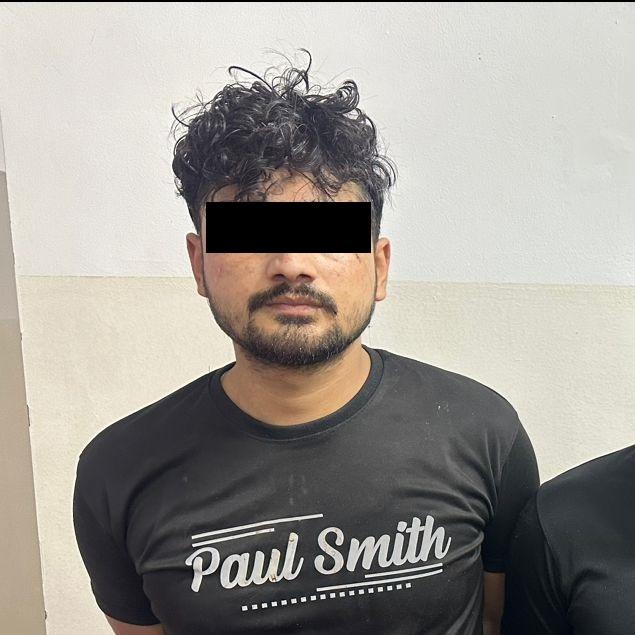 УКМК чек арадан чет өлкөлүктөрдү мыйзамсыз өткөрүп жүргөн топту кармады