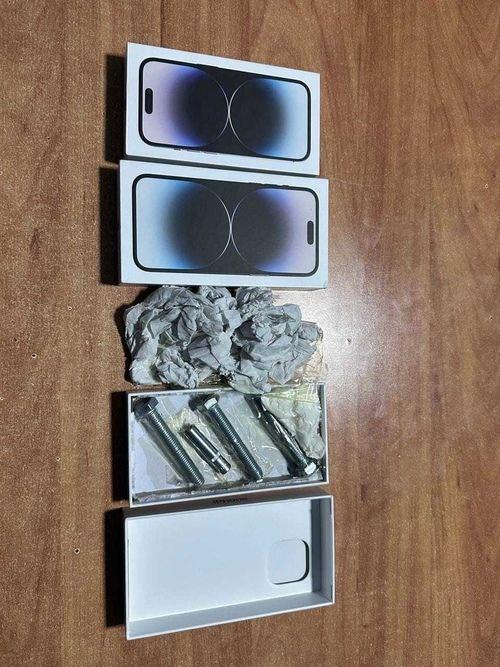 Ошто 60 айфондун коробкасына телефондун ордуна буроолорду салып, алдап кеткендер кармалды