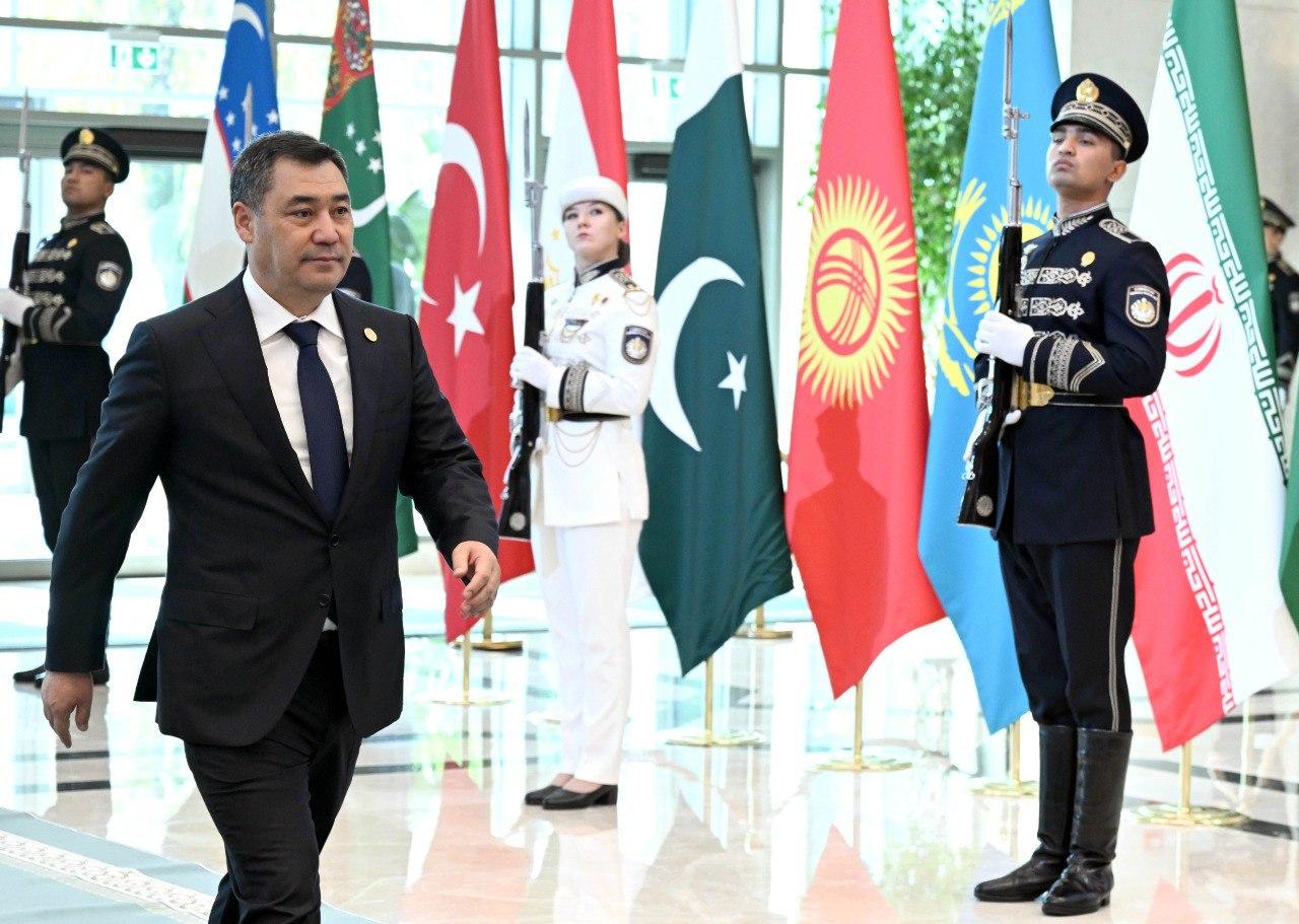 Садыр Жапаров ЭКУга мүчө-мамлекеттеринин башчыларынын кезектеги Саммитинин ишине катышууда (видео)