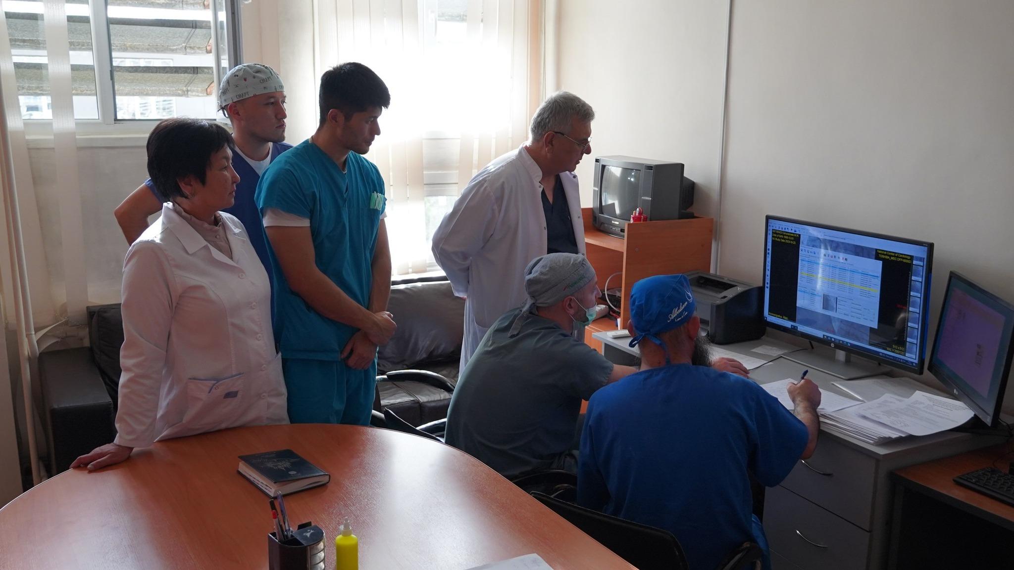 Бишкекте Сауд Аравиядан келген хирургдар жүрөккө акысыз операция жасап жатат