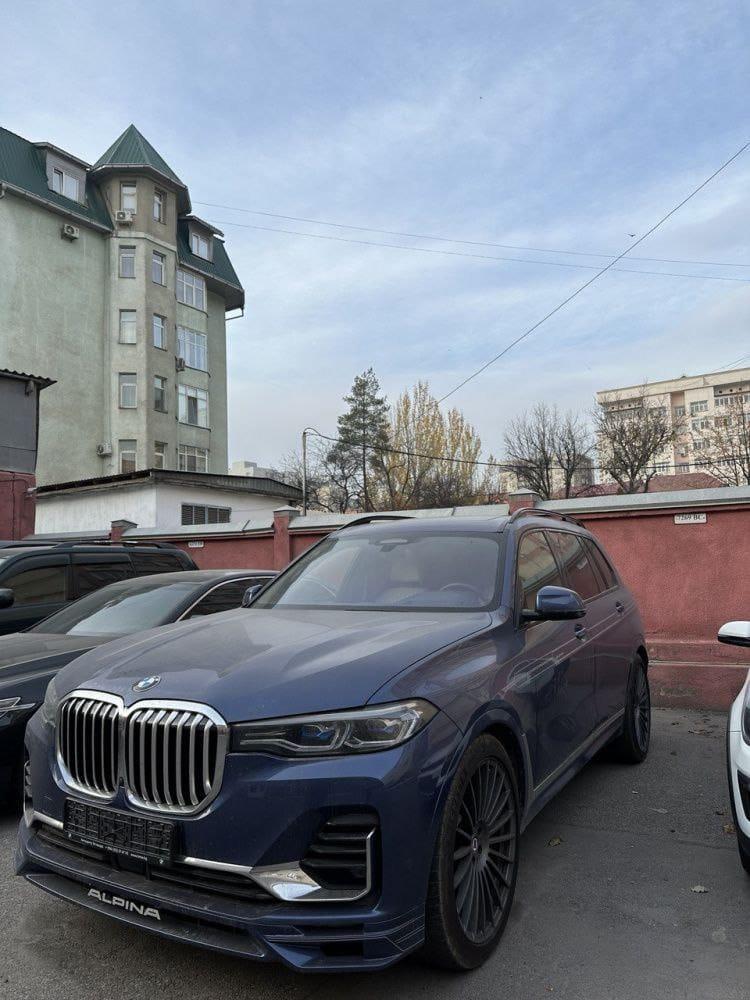 Ким алат? Камчы Көлбаевге таандык авто унаалар сатыкка коюлду