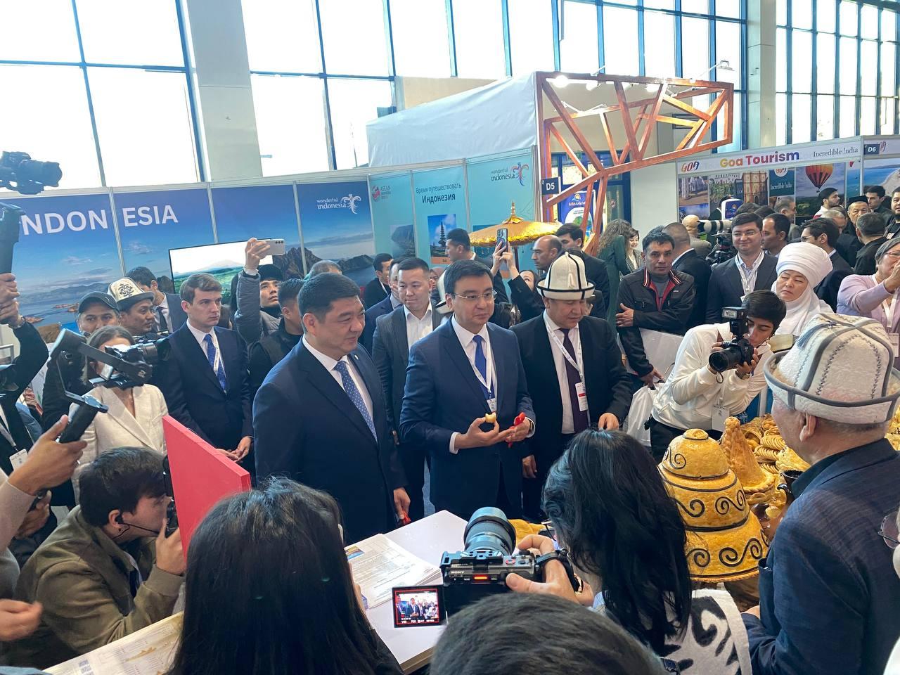 Ташкенттеги көргөзмөдө Кыргызстандын атынан рекорддук сандагы туроператорлор катышууда (сүрөт)