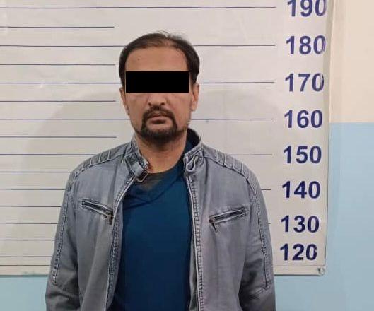 УКМК чек арадан чет өлкөлүктөрдү мыйзамсыз өткөрүп жүргөн топту кармады