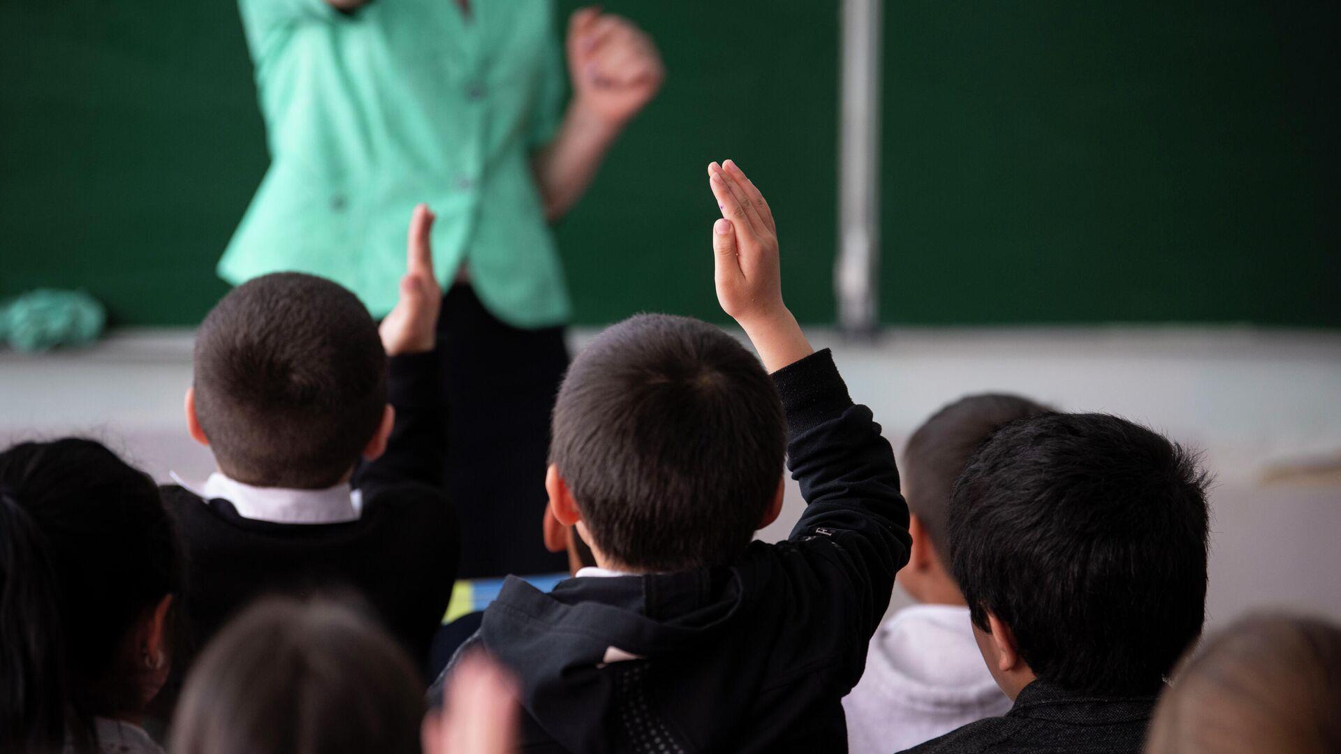 Кыргызстанда 12 жылдык окууга өтүү концепциясына кол коюлду