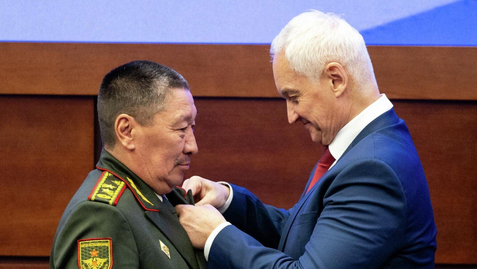 Кыргызстандын коргоо министри Россиянын Достук ордени менен сыйланды