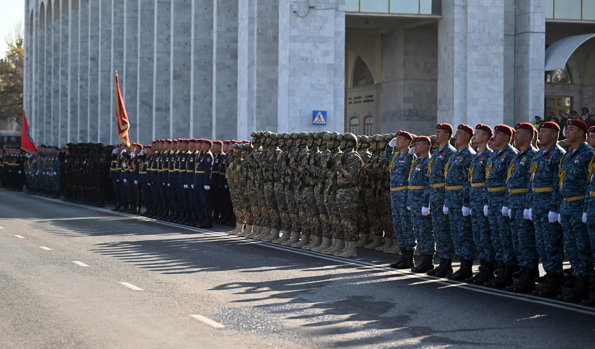  Садыр Жапаров ИИМдин кызматкерлерин кыргыз милициясынын 100 жылдыгы менен куттуктады