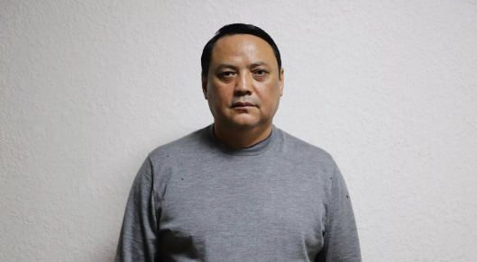 Райымбек Матраимовдун бөгөт чарасы өзгөртүлүп, камактан бошотулду