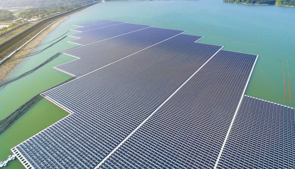 Токтогул суу сактагычында калкып жүргөн эки күн электр станциясын курат