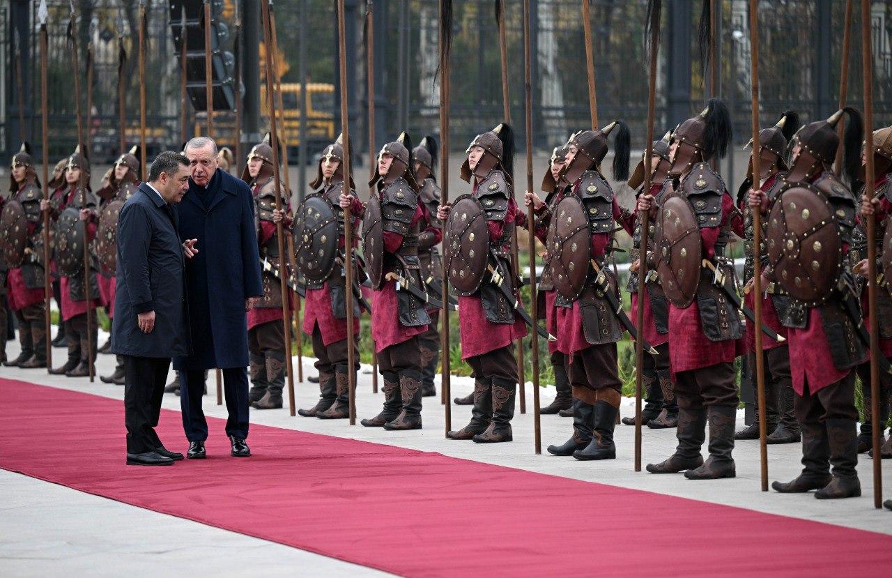 Садыр Жапаров менен&nbsp; Режеп Тайип Эрдоган менен "Ынтымак ордодон" расмий жолугушту. (Сүрөттөр)