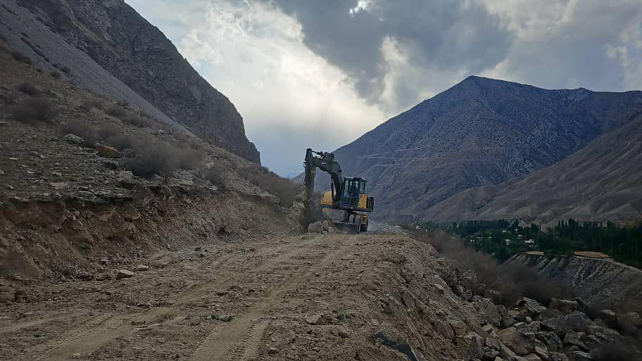 &nbsp;Зардалы айылына бара турган жолдорду кеңейтүү жумуштары жүрүп жатат