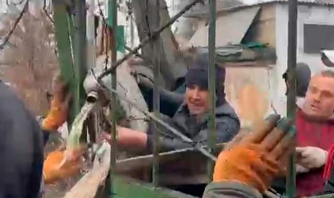 Бишкекте гараж ээлери менен мэриянын кызматкерлеринин ортосунда чыр чыкты