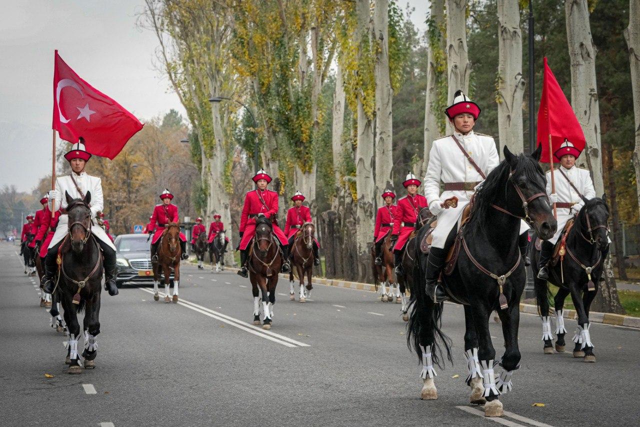 Садыр Жапаров менен&nbsp; Режеп Тайип Эрдоган менен "Ынтымак ордодон" расмий жолугушту. (Сүрөттөр)