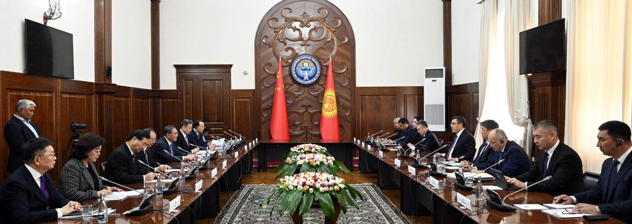 Садыр Жапаров Кытайдын Мамкеңешинин премьери Ли Цянды кабыл алды