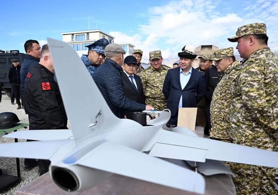 "Акынжы" жана "Аксүнгүр"&nbsp; учкучсуз учуучу аппараттарды колдонуу менен көрсөтмөлүү тактикалык машыгуулар өткөрүлдү
&nbsp;